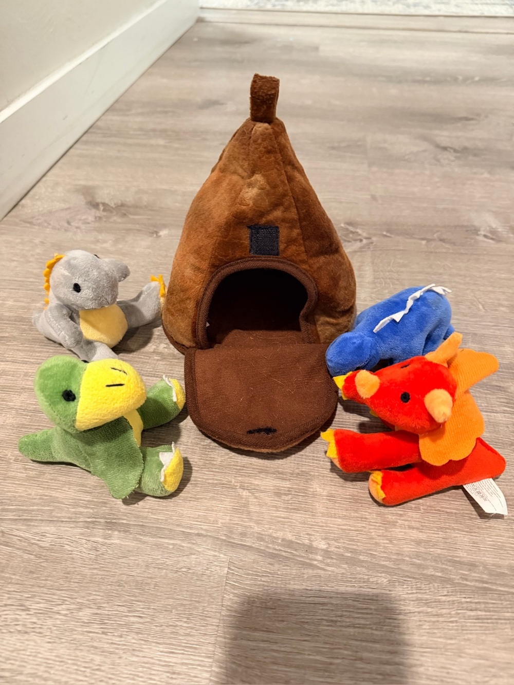 Dino Roar 4 Mini Dinosaurs In Volcano Plush Set Roar When Squeezed
